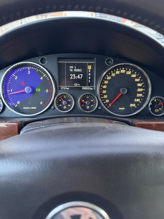 Touareg 7l 3.0 BKS  . 3599 euro fix