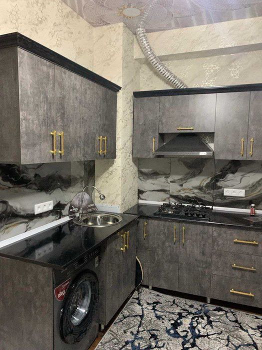 Drujba metro  xalqlar dostligi sanat saroyi oldida ijaraga kv beriladi