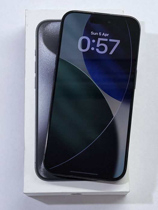 iPhone 15 Pro Blue 90% battery