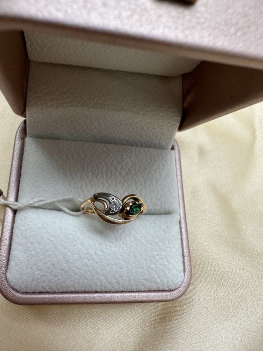 Золотое кольцо с фианитами