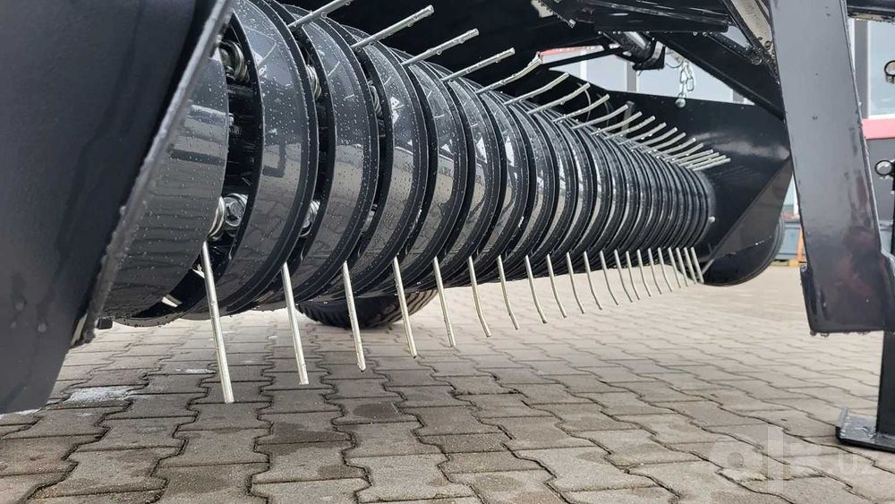 Рулонный прессподборщик MetalFach Z562