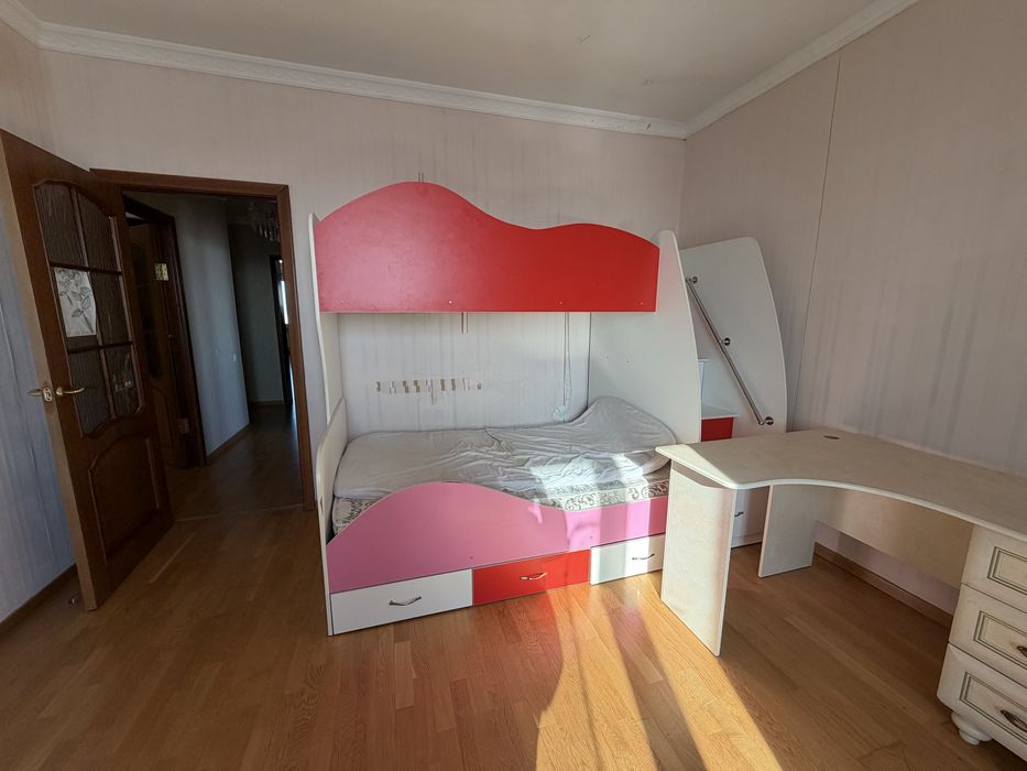 Детский гарнитур и шкаф