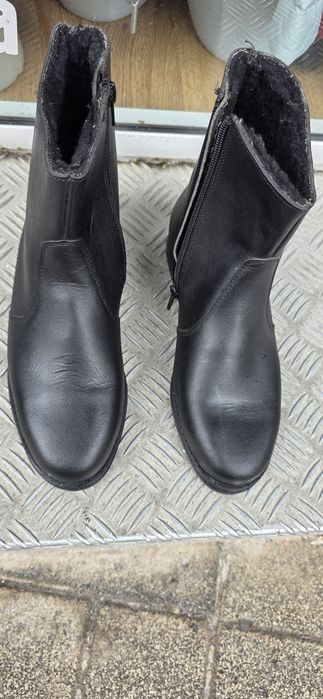 Продавам чисто нови дамски обувки от естествена кожа 40 номер