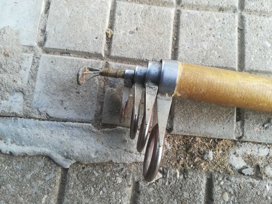 Стара въдица с макара