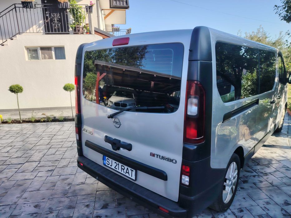 Opel Vivaro 8+1 locuri