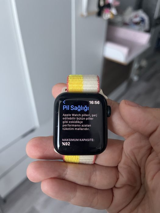 Apple Watch SE 40mm – отлично състояние + 6 каишки + кутия