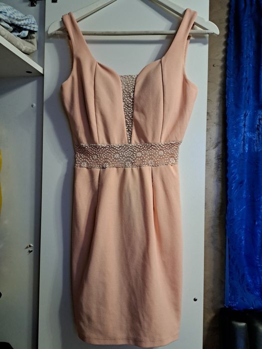 Продавам рокли като нови