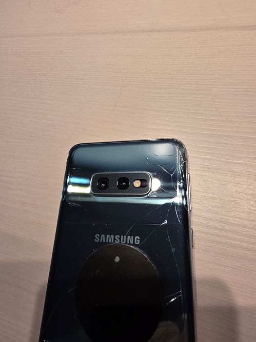 Samsung S10e 6/128гб
