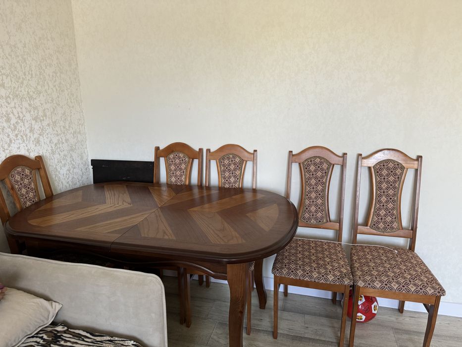 Стол со 6 стульями