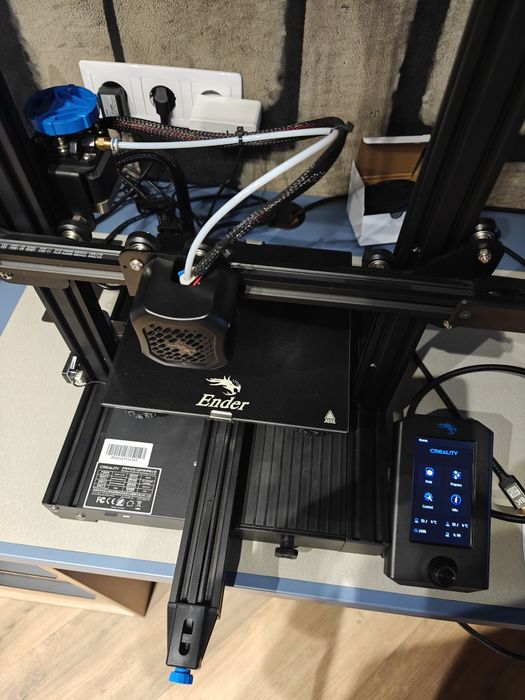 Imprimanta 3D Creality Ender 3 V2 Noua