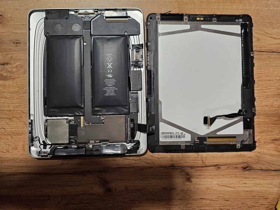 Apple iPad 1st Gen (A1337 EMC 2328) 64GB + 3G – За части / Подута батерия