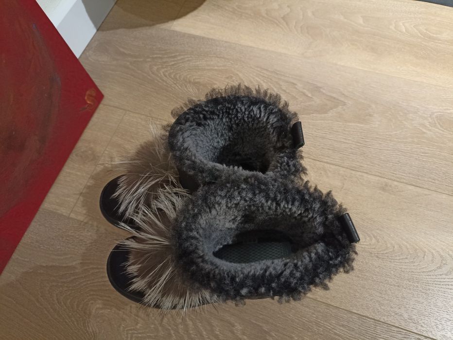 Сапоги Угги очень теплые и не скользкие 35 размера