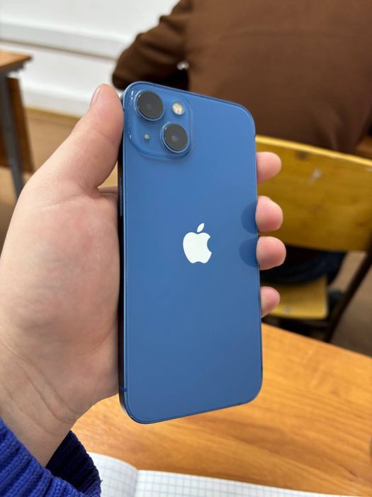 Продам айфон 13 128 гб паямть