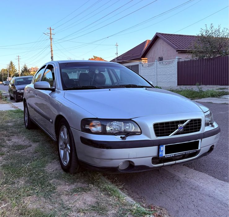 Volvo S60 D5 // 2.4 diesel 130cp // An 06.2004 // Interior piele // Faruri cu Xenon // Pilot automat // Toate actele valabile //