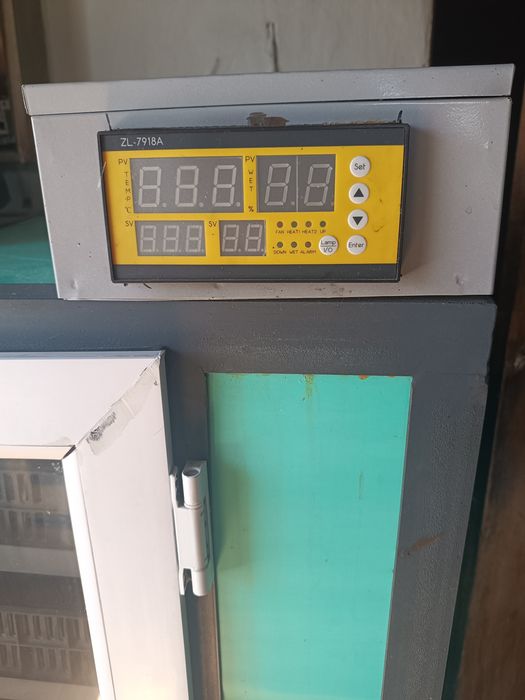 Продам инкубатор на 700 яиц