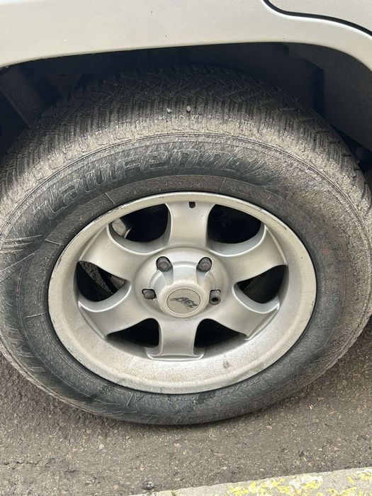 Продавам гуми и джанти