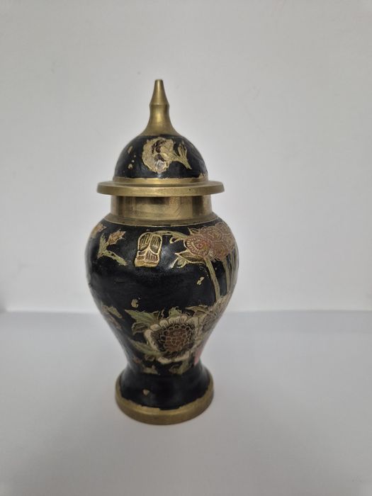 Set vaze / ulcioare decorative din aramă / alamă cu ornamente orientale și florale