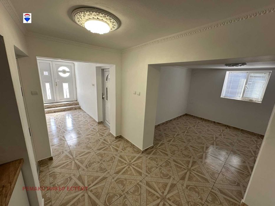 Къща на два етажа за продажба гр. Две могили