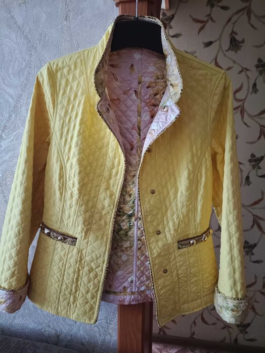 Продам женскую куртку.