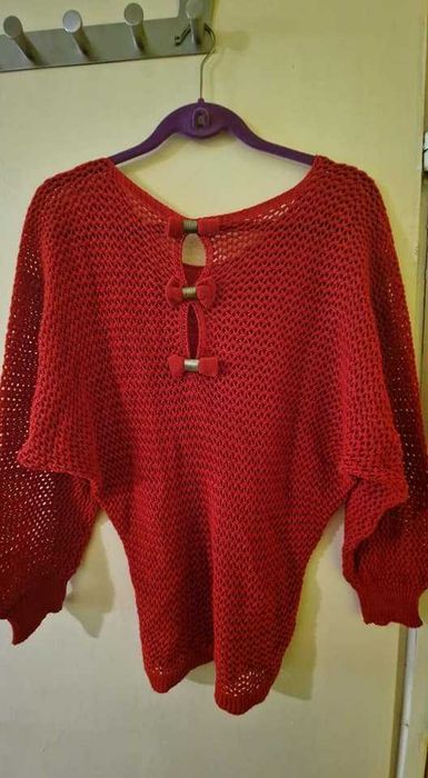 Различни модели пуловери, размер M/L