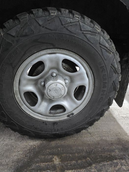 4 броя гуми 235/75/15 Kumho с джанти 5х139.7 за фероза, витара, джимни