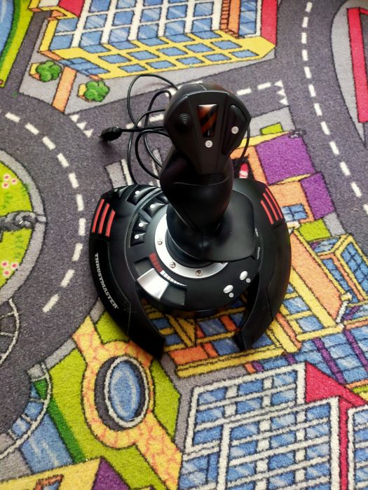 Controller Trustmaster T-flight Stick X v4 funcțional