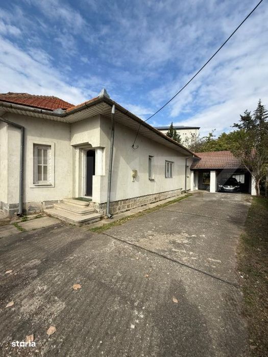 Casa cu teren generos intr-o zona premium – Ideala pentru Locuinta s