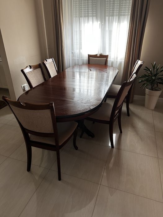 Masa extensibila din lemn masiv cu 6 scaune