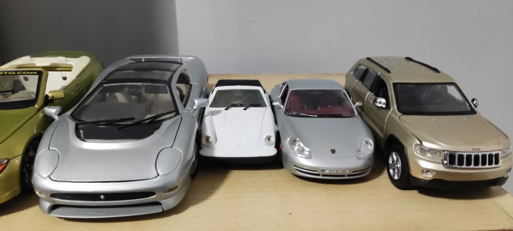 Метални колички.