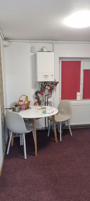 Vând apartament format din doua camere bucătărie si baie