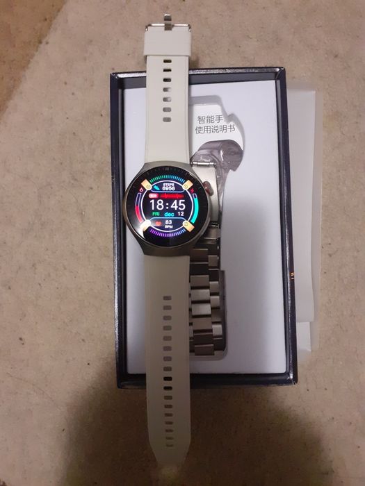 Smartwatch cu multiple functii de monitorizare a sanatatii