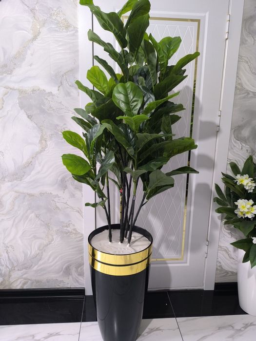 Искусственный цветы и деревья