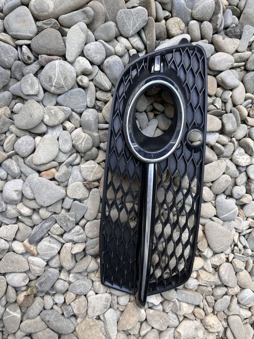 Grilă dreapta bară față audi q5.s linne.cod:8r0807681.s.