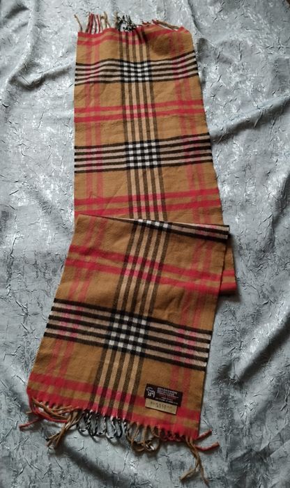 Vând fular  Burberry !