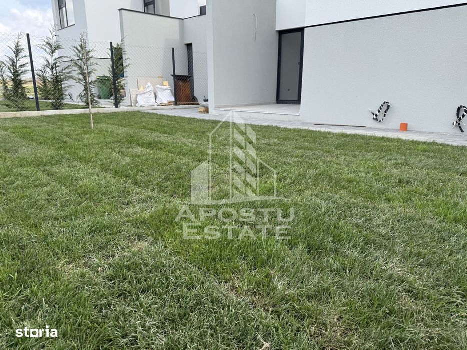 Duplex  modern despartit prin camera tehnica