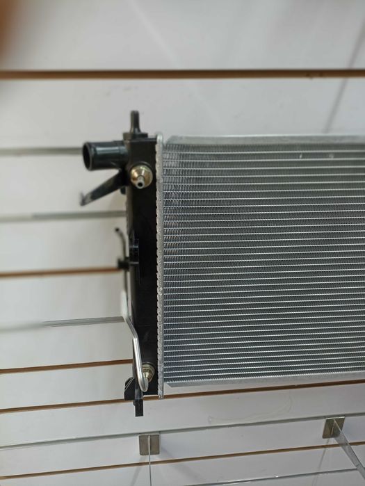 Радиатор на Nissan Tiida