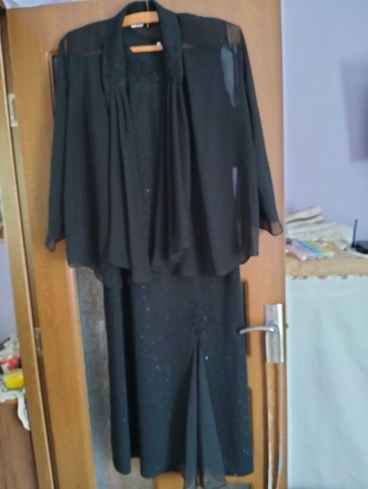 Rochie de seara lunga cu blezer mărimea 48 -50 350 lei.