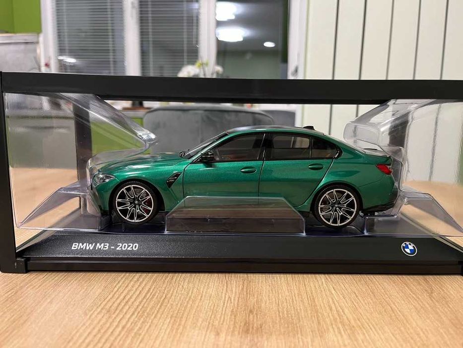 BMW M3 G80 1:18 Green Metallic (Dealer edition - Minichamps)