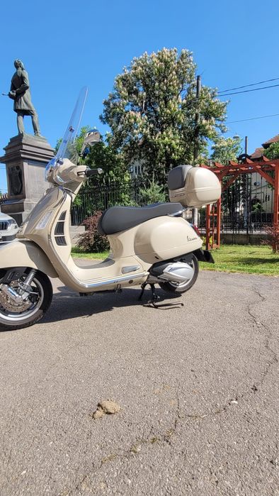 Vespa 310 GTS.       .