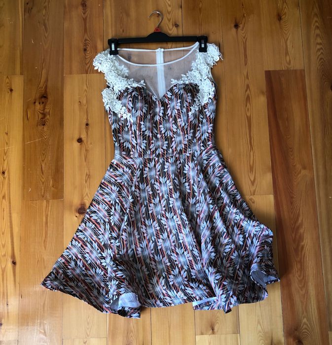 Короткое вечернее платье