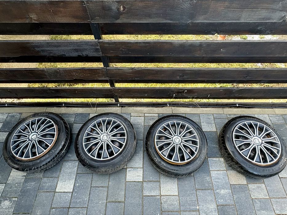 Vand set jante +anvelope vara 175 60 r15 in stare buna