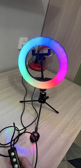 Продам кольцевую Led-лампу на штативе!
