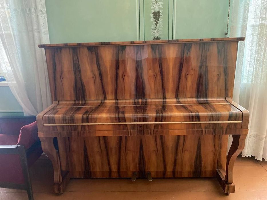 Пианино Legnica.