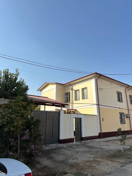 Уртачирчик тумани "Food city " якинида 2 этажли коттедж сотилади