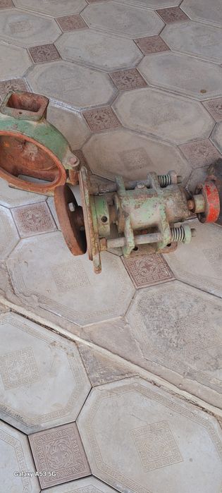 Трубодержатель , дробилка