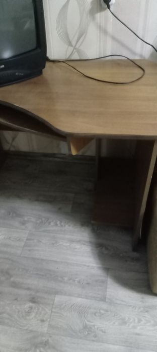 Продам компьютерный стол