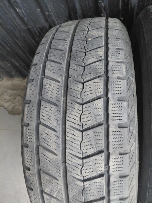 215/55/17 Зимный Покришка SONIX