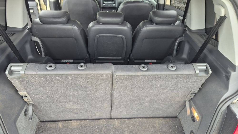 Volkswagen Touran 2.0TDI 140cp automatic 7 locuri