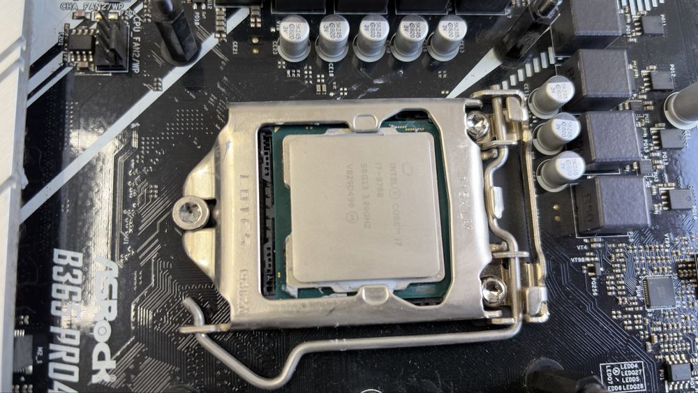 Placa de baza asrock  B365 Pro 04 + Intel i7-9700