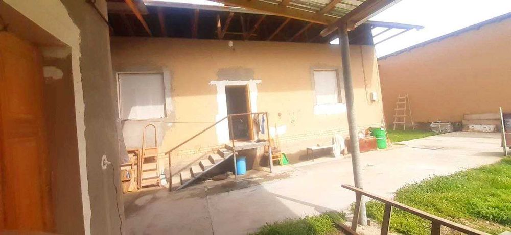 Ховли сотилади Режалар У/н ЕР! 3 хона Уй б/н  7 сотик Кибрай  рн